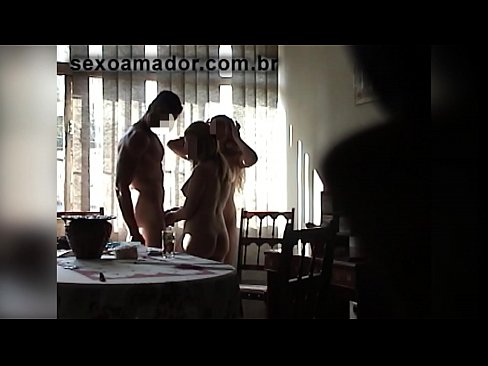 ❤️ Els amics sexuals conviden un home gegant i un trio amb ell ❌ Vídeo porno al ca.yourxxxvideos.ru ❌️❤